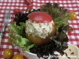 Tomate farcie au fromage frais, œuf dur, thon et concombre