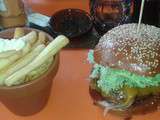 Resto ce midi avec ma collègue et amie. #burger #foodstagram #food @Les Super Filles du Tram