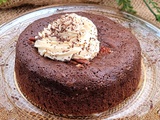 Brownie aux noix de pécan, insert caramel beurre salé et chantilly caramel