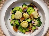 Coeurs d'artichaut, tétragone, concombre, champignons et tomates