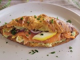 Croissant garni guacamole et saumon fumé