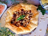 Tarte façon rustique chèvre, tomates séchées, saumon fumé et chorizo