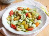 Salade de pommes de terre, concombre, tomates et cornichons