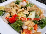 Salade de maïs, kale et crevettes, vinaigrette lime et arachides