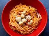 Pétoncles au poivre citrus, nid de spaghettis quinoa tomate