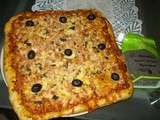 Pizzas au thon, thym, basilic avec pâte au grains de pavot