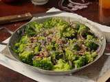 Salade de brocoli et vinaigrette aux graines