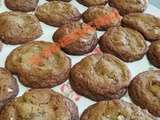 Cookies aux dattes et aux morceaux d'amandes grillées