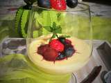 Crème Dessert à la Vanille Bleue et sa Compotée de Fruits Rouges