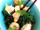 Crevettes sautées à l'ail, Bouillon léger aux Champignons Noirs et Chou Kale