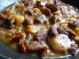 Curry de porc aux amandes, raisins, pommes et citron confit au sel