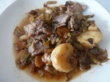 Etouffée de Chou lisse au Jambonneau et pommes vapeur ( pays de Sault)