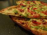 Pizza au jambon cru, poivron et haricot vert