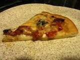 Pizza brebis chorizo tomate, cuisson sur pierre