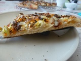 Pizza vegetarienne à la ricotta cébette carotte poivron mozzarelle emmental