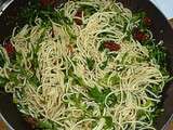 Spaghetti à la Roquette, petits pois,coriandre et tomate séchée