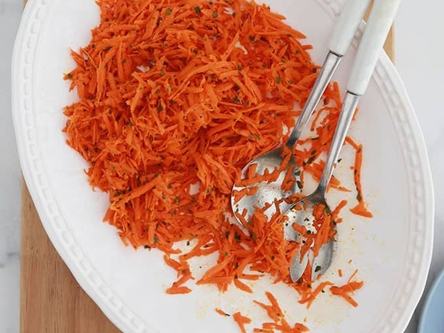 Salade de carottes râpées et sa vinaigrette au jus d'orange - Chez Vanda