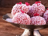 Boules aux amandes, framboises et au sucre perlé en grains