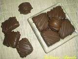 Carrés en pâte d'amandes enrobés de chocolat - Recette Aïd El Kebir