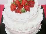 Gâteau d'anniversaire à la meringue et fruits rouges