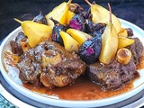 Tajine d'agneau aux figues fraîches confites et aux poires