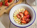 Porridge à la fraise, banane et tahin