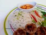 Bun Cha, plat emblématique de la street food hanoienne