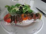 Brochettes de boeuf au massalé abricot tomate oignon et salade : repas diététique