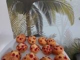 Petits gâteaux aux groseilles du jardin et à la crème fraîche