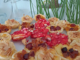 Tartelettes ou petits fours à la crème, aux pralines, amandes effilées et fruits confits