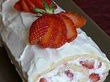 Biscuit roulé à la fraise et crème de mascarpone
