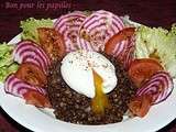 Salade de lentilles tièdes, oeuf mollet et betterave chiogga