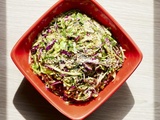 Salade alcaline express : effilé de choux, épinards marinés
