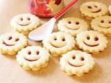 Petits biscuits de Noël Smileys à la confiture