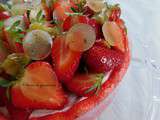 Charlotte aux fraises, rhubarbe au thym et miel de lavande