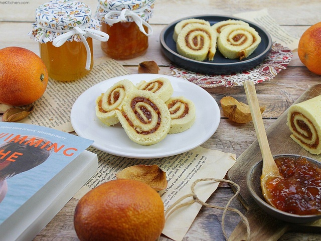 Gâteau roulé à la confiture de mandarines , glaçage mascarpone au sirop  d'érable - Une ribambelle d'histoires