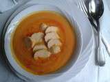 Crème carotte-potiron au safran et aux quenelles