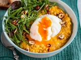 Porridge au potimarron, noisette et œuf poché