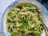 Salade composée de courgettes et pousses d’épinard crues