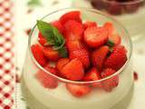 Panna cotta aux amandes et aux fraises mentholées
