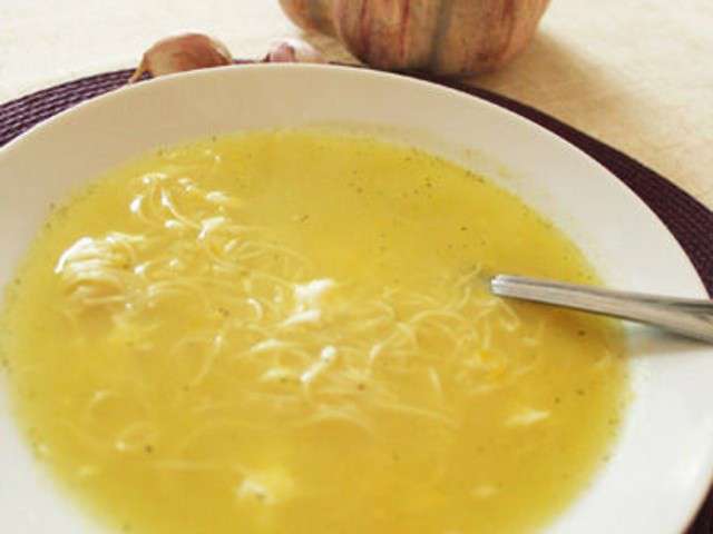 Recettes de Soupe à l'ail de C'est très facile à faire