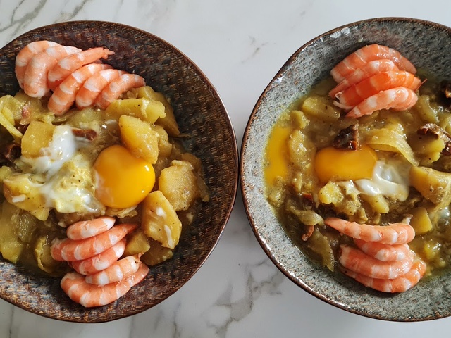 Chakchouka aux œufs - plat végétarien - la cerise sur le maillot