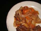 Paleron aux pommes de terre et aux carottes ( à la sauce au vin rouge et aux tomates )