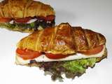 Croissants-sandwichs au blanc de poulet, tomate et mayonnaise
