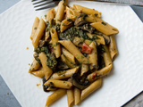 Pâtes légères aux épinards, champignons et tomates