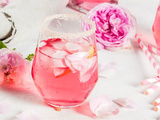 13 meilleurs cocktails et idées de boissons à l’eau de rose