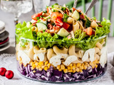 17 meilleures salades en couches (+ recettes faciles)