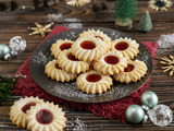 Biscuits sablés à la confiture | tendres biscuits de Noël