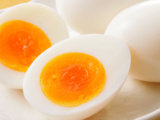 Comment peler des œufs à la coque