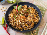 Pad Thai aux ▷ crevettes, tofu et cacahuètes